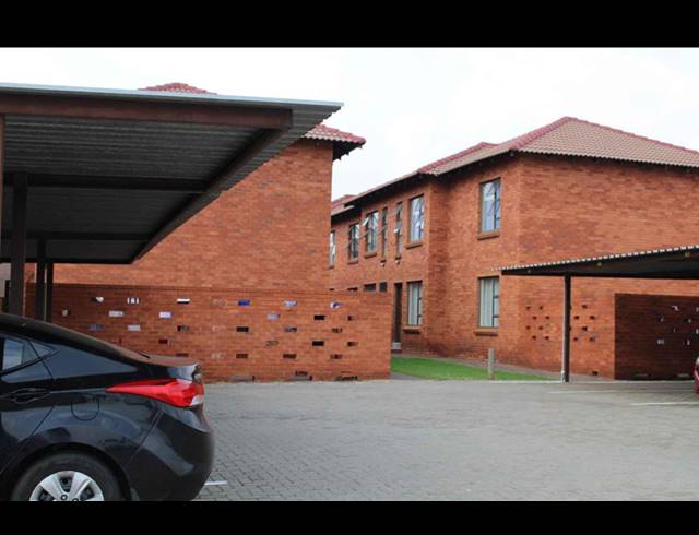 2 BEDROOM TOWNHOUSE FOR SALE IN ALBERTSDAL